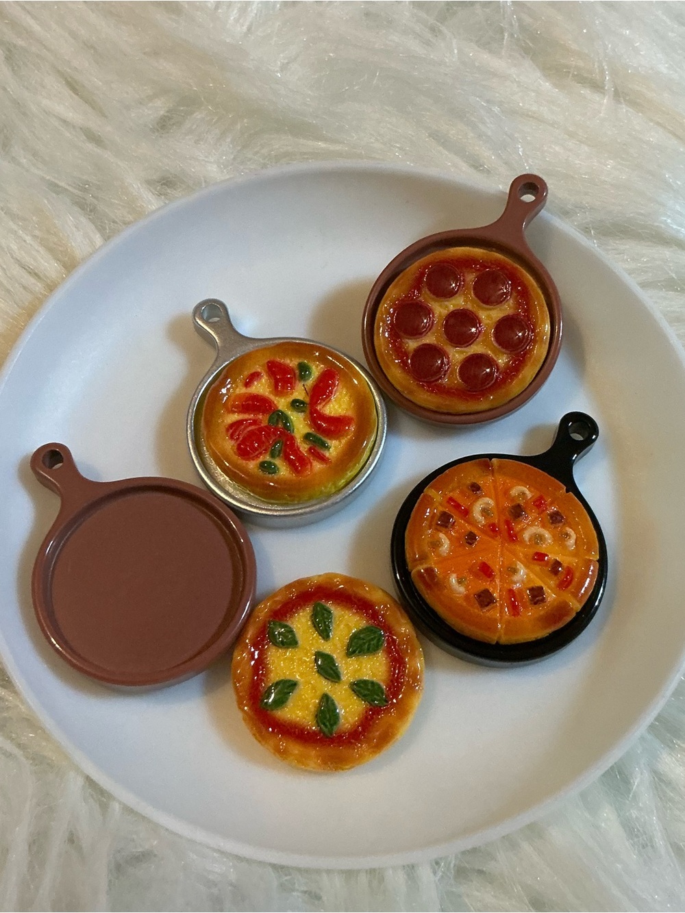 8pc miniature pizzas and oven pans dollhouse accessories
